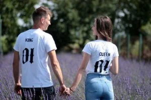 Individuell gestaltete Partner-T-Shirts