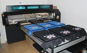 Siebdruck, DTF oder Stickerei auf T-Shirts: was wählen