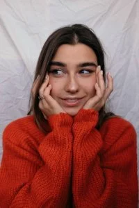 Personalisierte Wollpullover: Ideen und Tipps zum Besticken von Namen oder komplexen Figuren für optimale Ergebnisse.