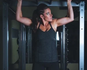 Wie Tanktops für Damen im Fitnessstudio die Marke Ihres Fitnessstudios stärken können