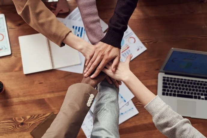 Maßgeschneiderte Jacken online und Firmenteam