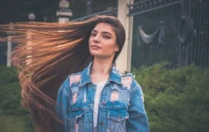 Das Individualisieren einer Jeansjacke könnte eine schlechte Idee sein, hier ist der Grund.