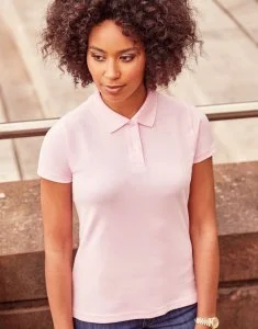 Personalisiertes rosa Damen-Polosshirt? Farben und Schriftarten für einen perfekten Druck.