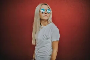 Individuell gestaltete Stretch-T-Shirts: Warum man sie wählen sollte und wie man sie am besten personalisiert
