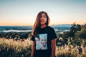 Sie möchten online ein Foto-T-Shirt gestalten? Hier erfahren Sie in 3 Schritten, wie Sie individuelle Foto-T-Shirts erstellen können.
